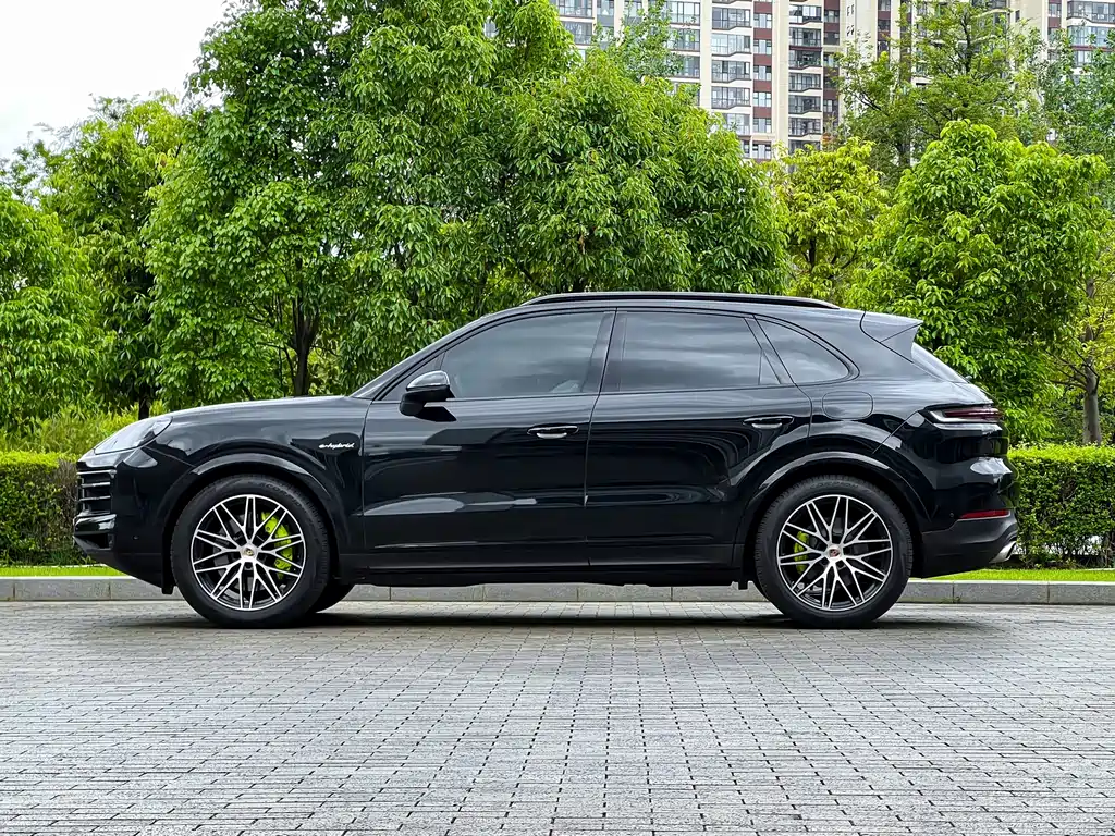 Porsche Cayenne Hybrid 2025 — фото 3