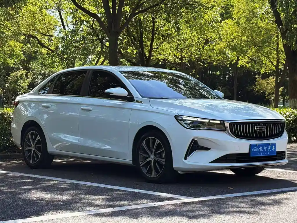 Geely Emgrand 2022
