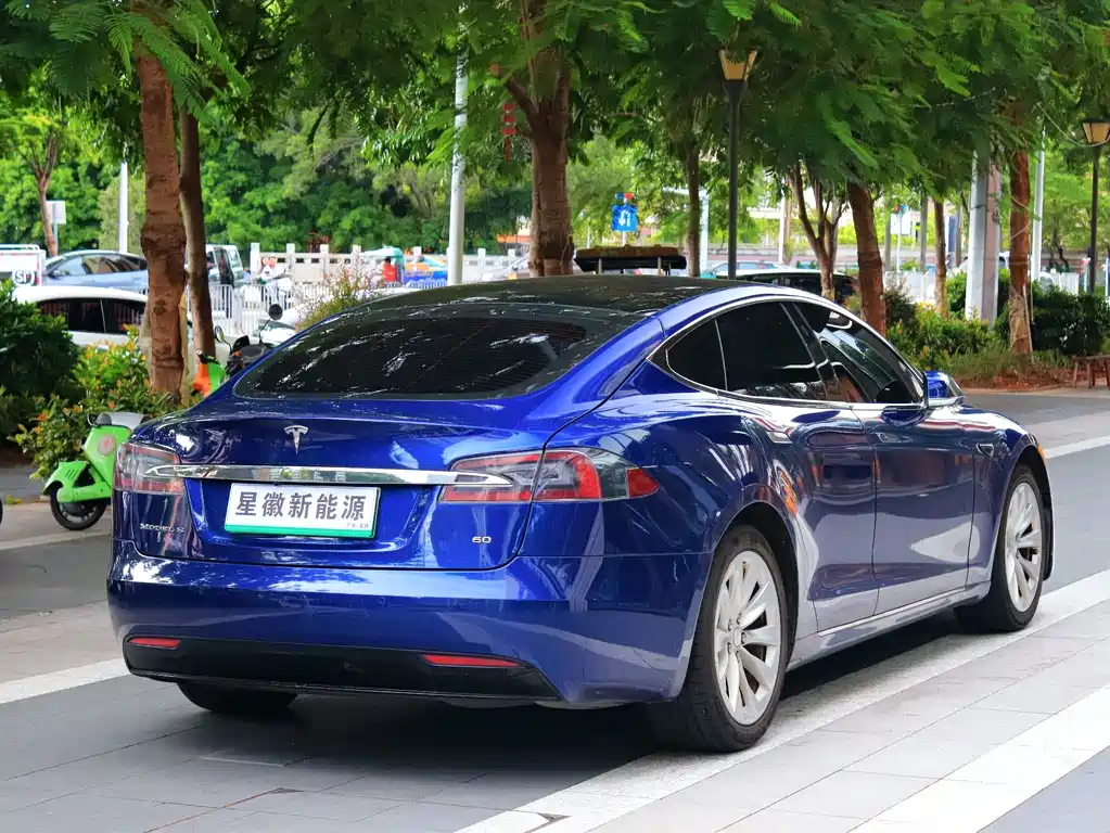 Tesla Model S 2018 — фото 17