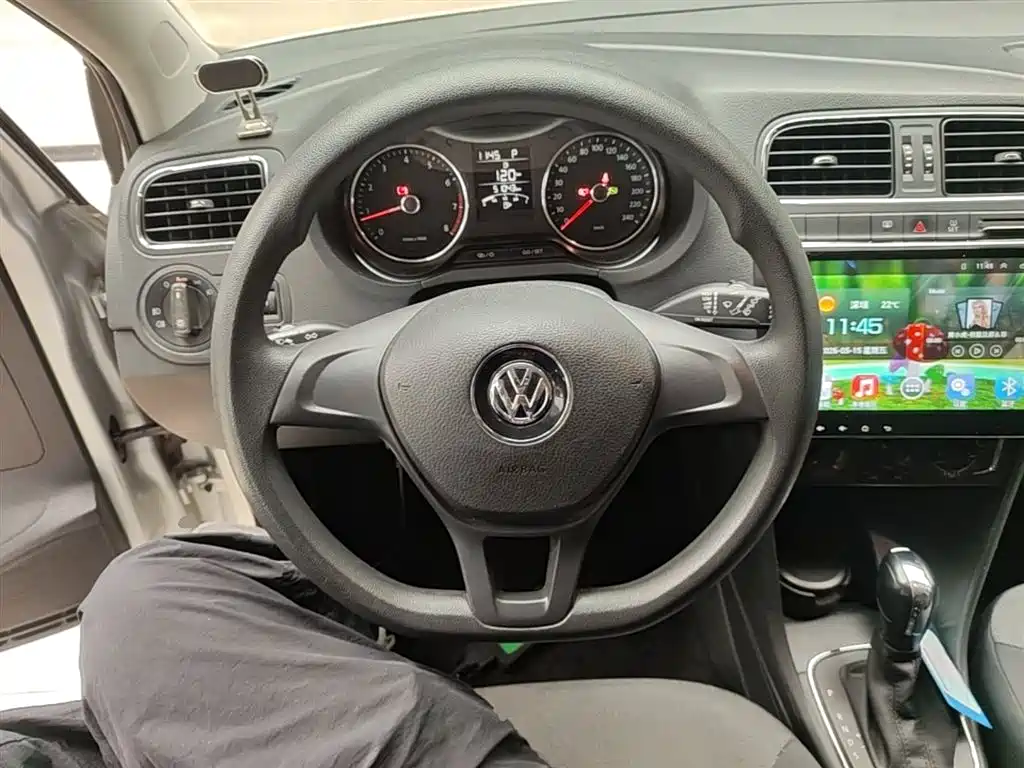 Volkswagen Polo 2016 — фото 11