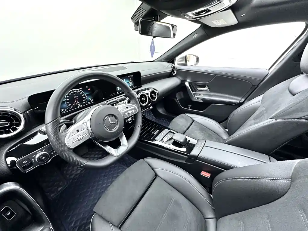Mercedes-Benz A-Class 2019 — фото 7
