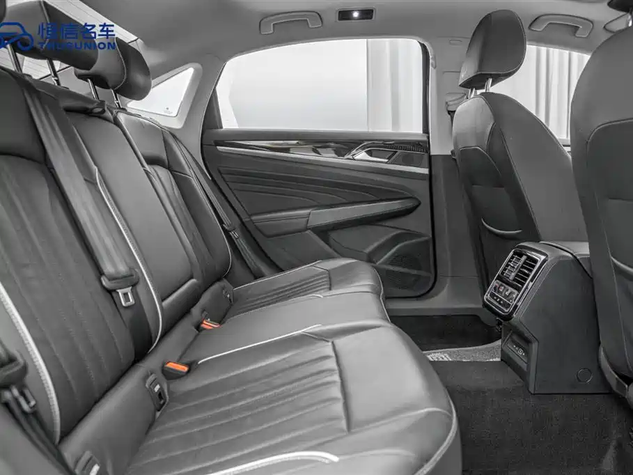 Volkswagen Passat 2023 — фото 16