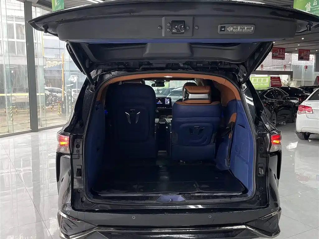 Toyota Sienna 2023 — фото 16