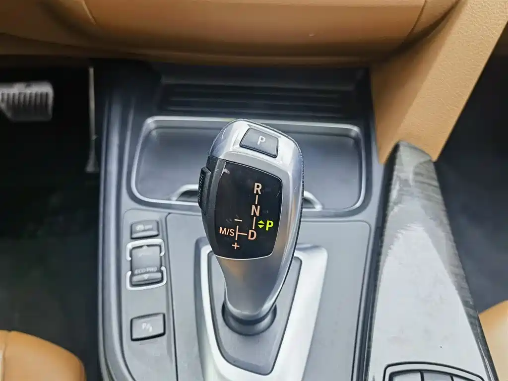 BMW 3 Series 2016 — фото 13