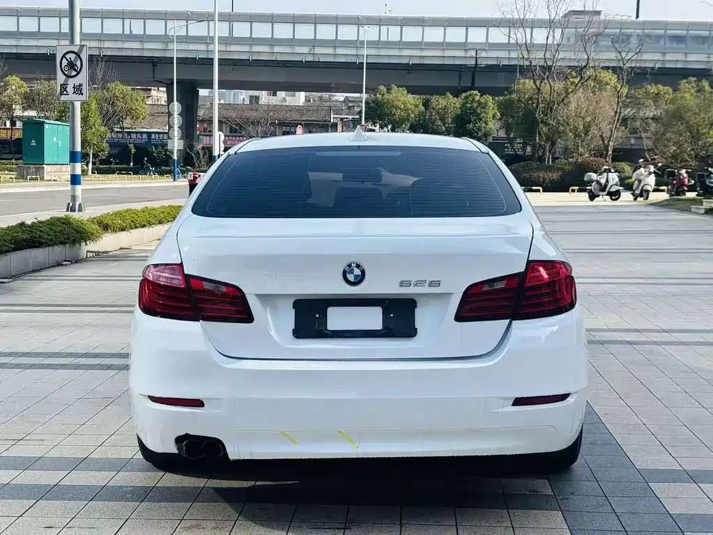 BMW 5 Series 2014 — фото 8