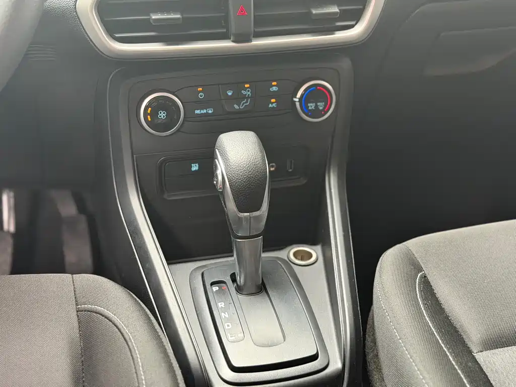 Ford Ecosport 2017 — фото 14