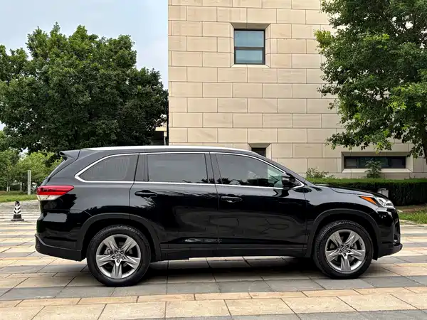Toyota Highlander 2021