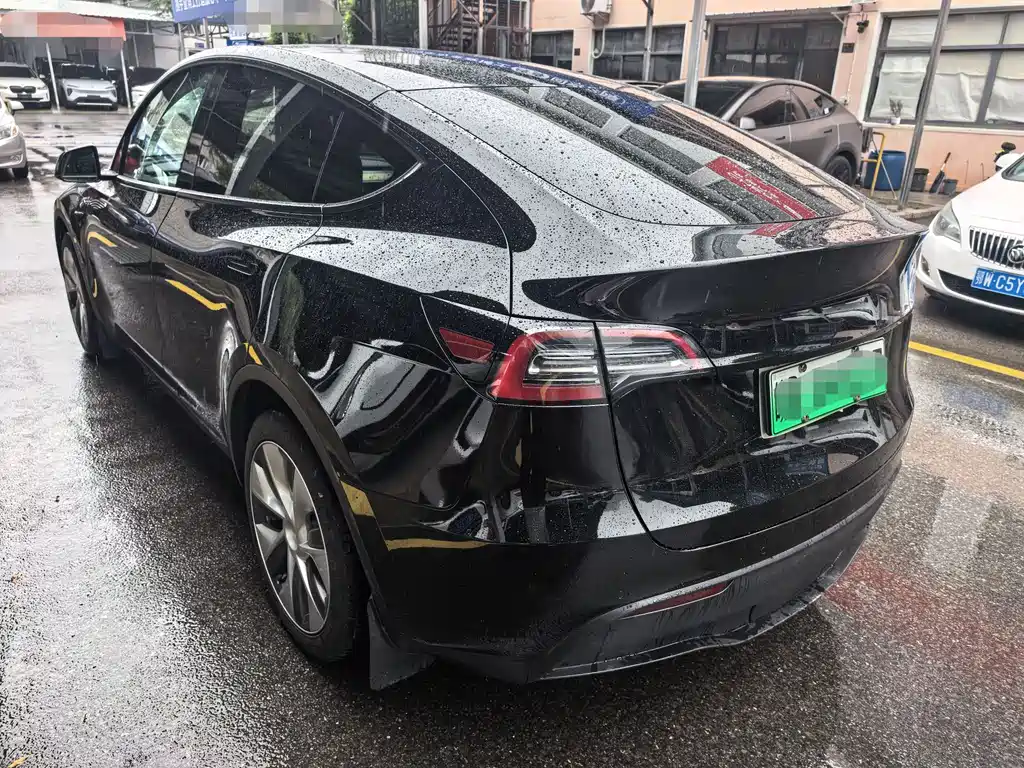 Tesla Model Y 2023 — фото 13