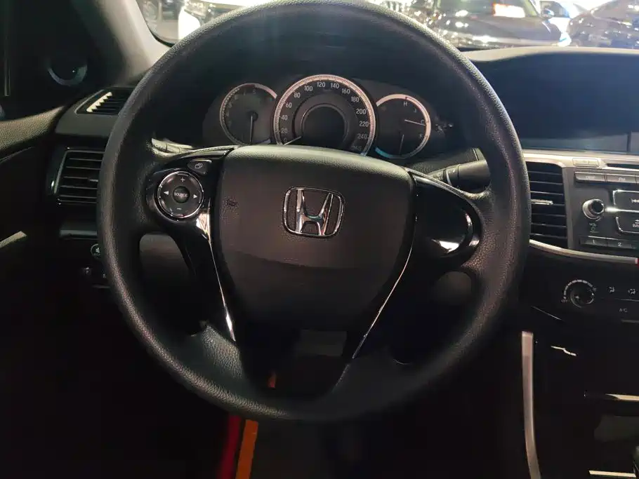 Honda Accord 2017 — фото 15