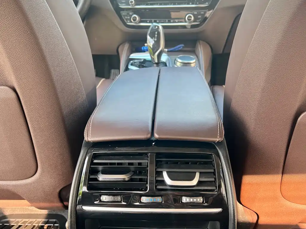 BMW 5 Series 2017 — фото 28
