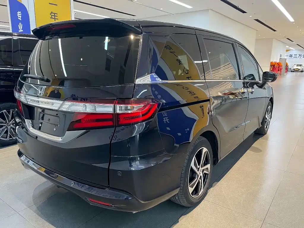 Honda Odyssey 2016 — фото 6