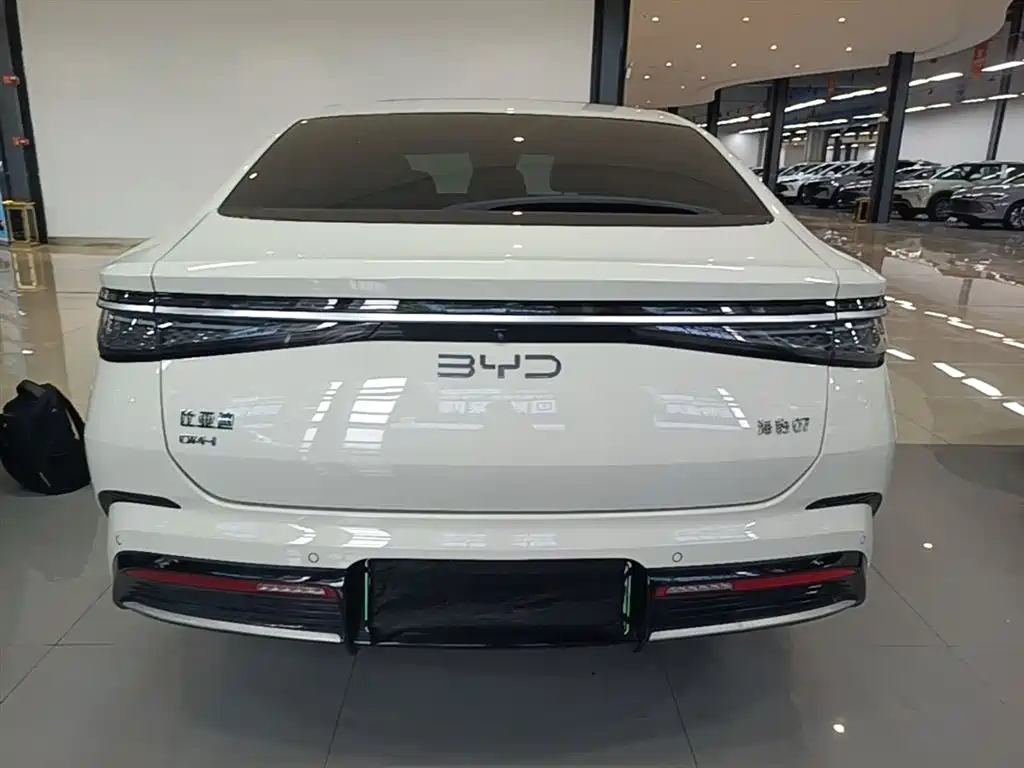 BYD Seal 07 DM-i 2025 — фото 6