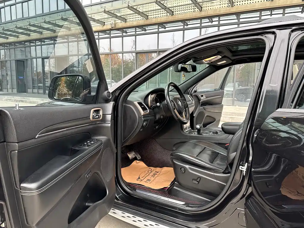 Jeep Grand Cherokee 2015 — фото 12