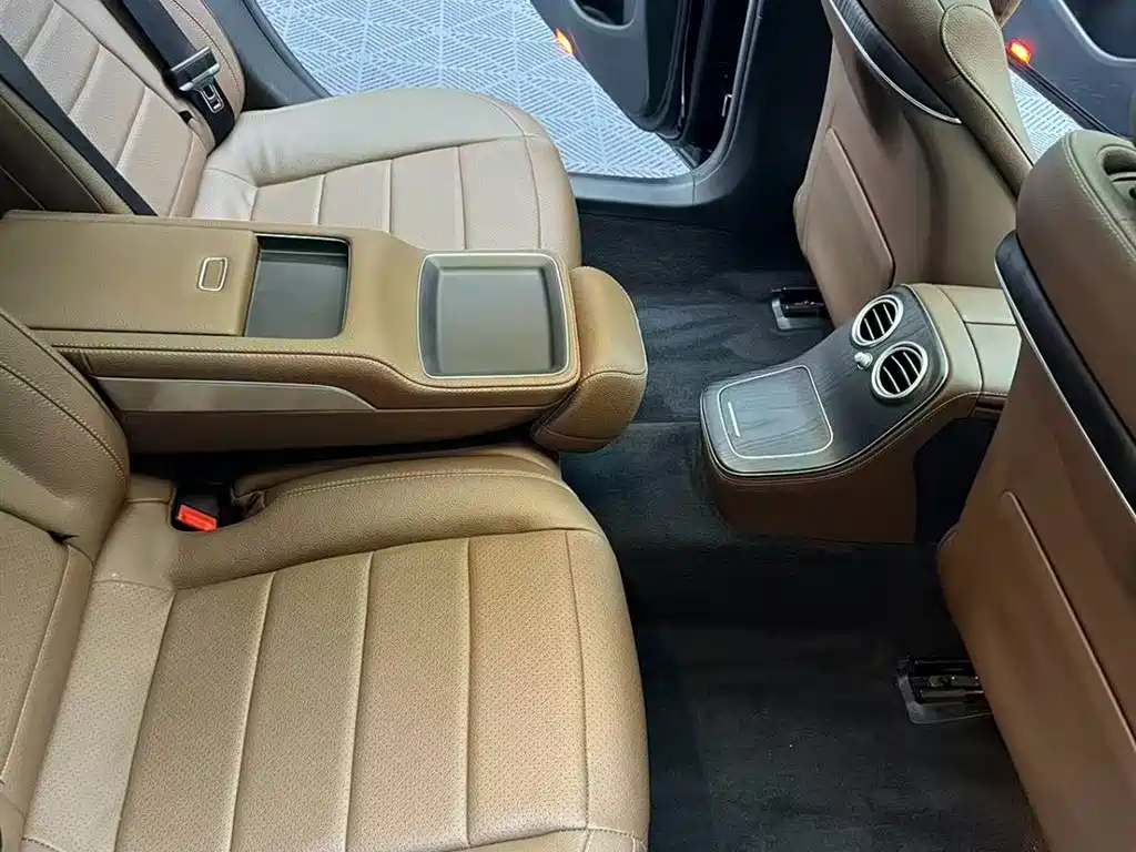 Mercedes-Benz E-Class 2022 — фото 10
