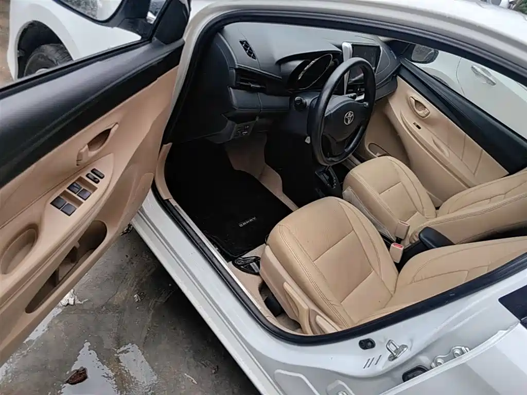 Toyota Yaris L 2019 — фото 16