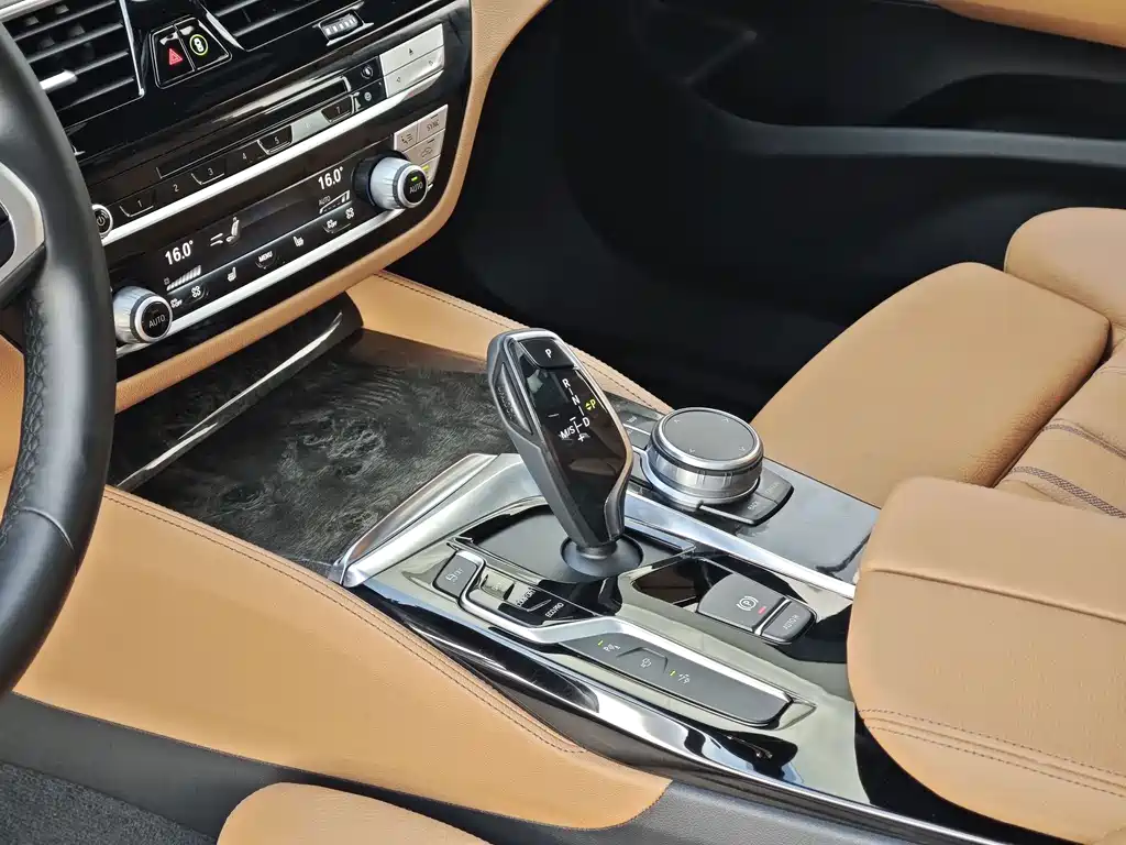 BMW 6 Series GT 2019 — фото 11