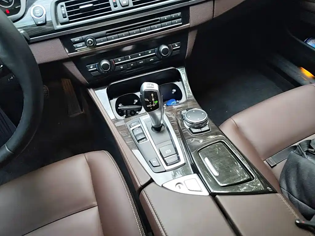 BMW 5 Series 2016 — фото 10