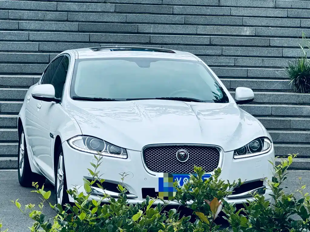 Jaguar XF 2015 — фото 2