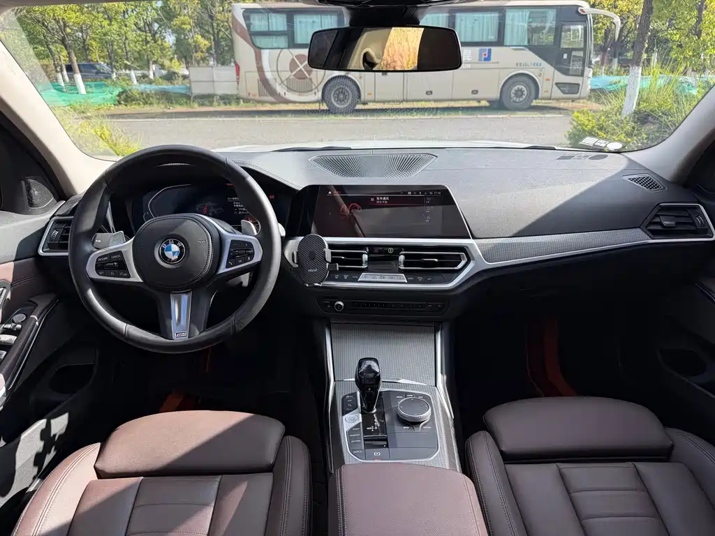 BMW 3 Series 2021 — фото 12