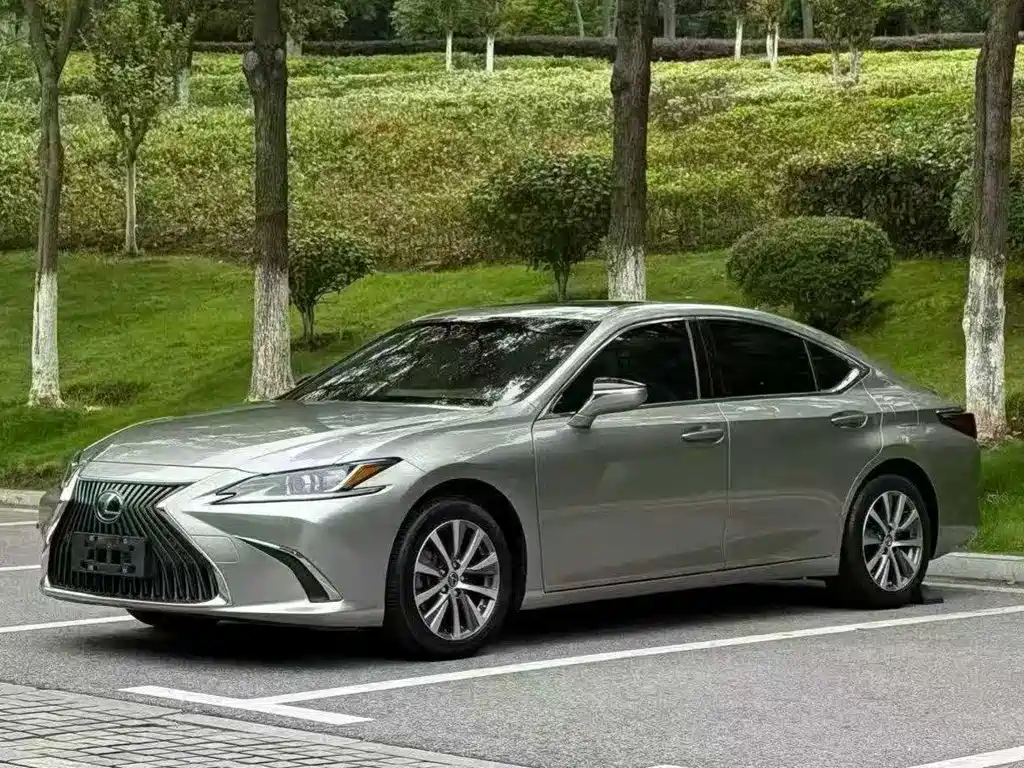 Lexus ES 2021