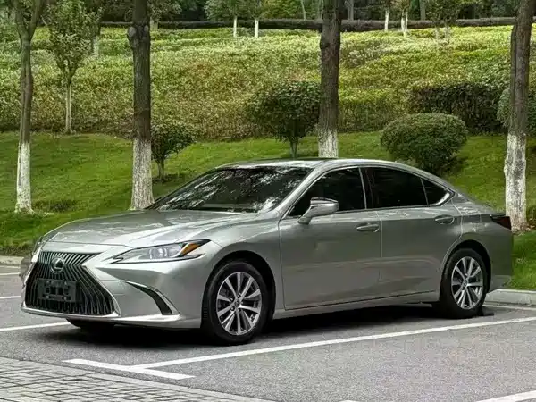 Lexus ES 2021