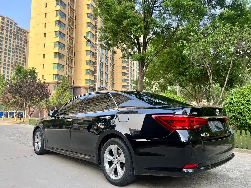 Toyota Crown 2016 — фото 6