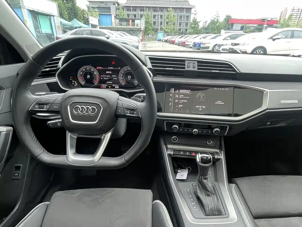Audi Q3 2023 — фото 14