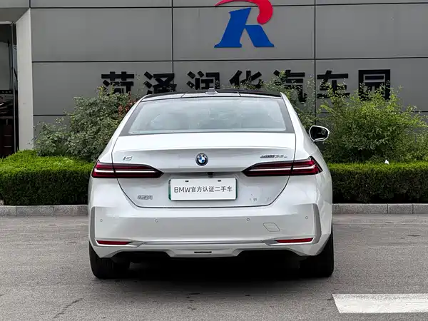 BMW i5 2025