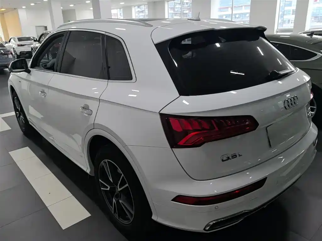 Audi Q5L 2019 — фото 5
