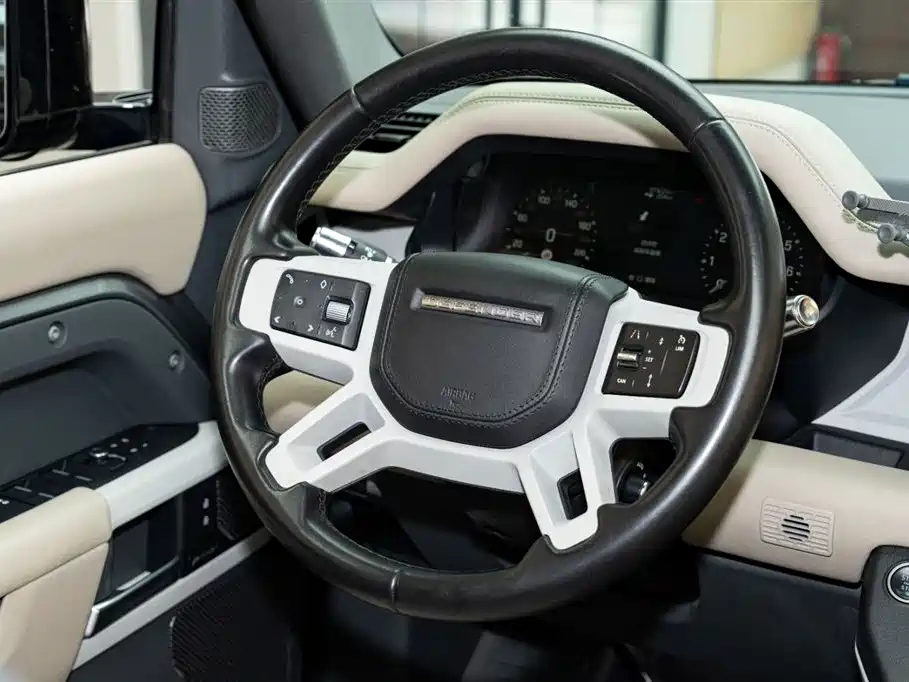 Land Rover Defender 2021 — фото 11