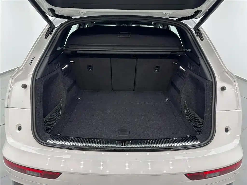 Audi Q5L 2023 — фото 26