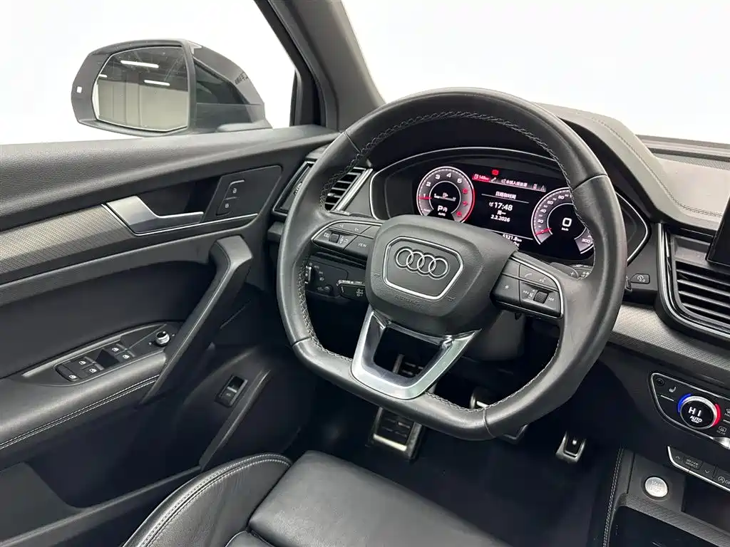 Audi Q5L 2023 — фото 10