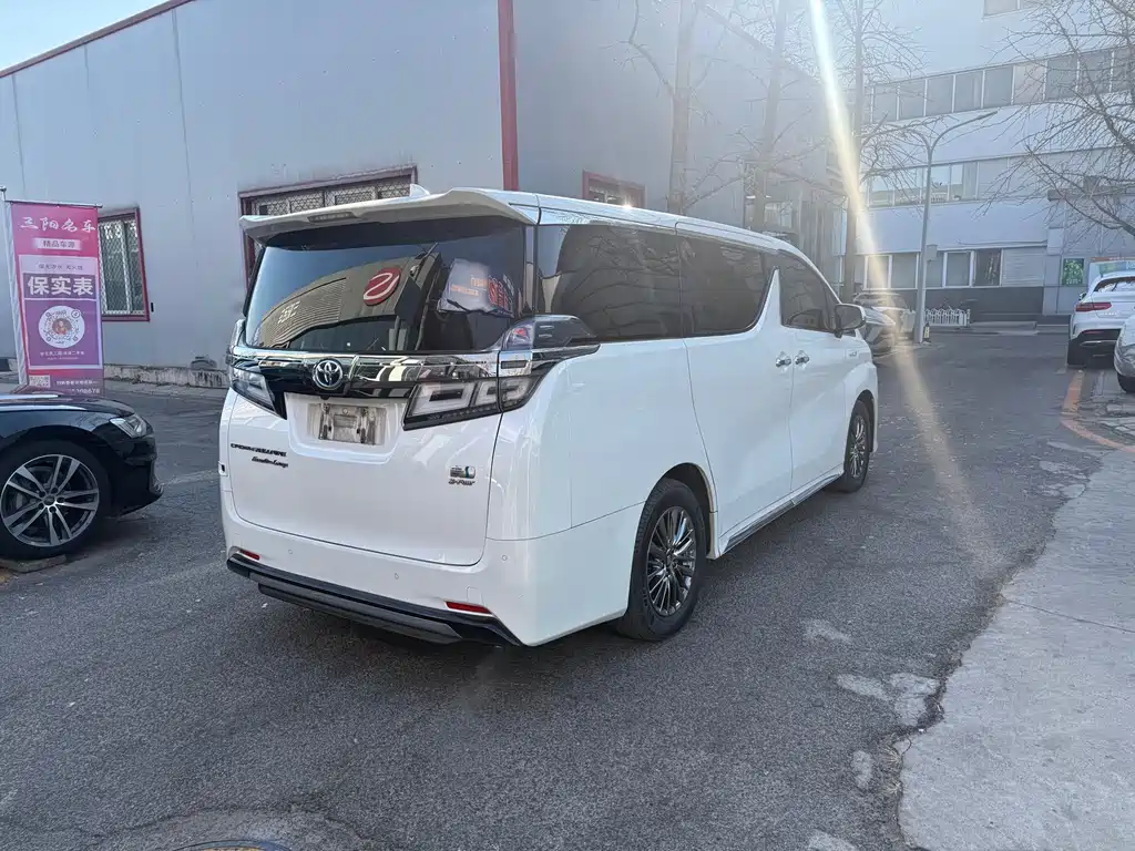 Toyota Vellfire 2022 — фото 19