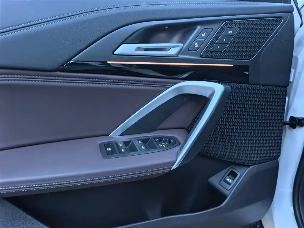 BMW iX1 2025 — фото 15