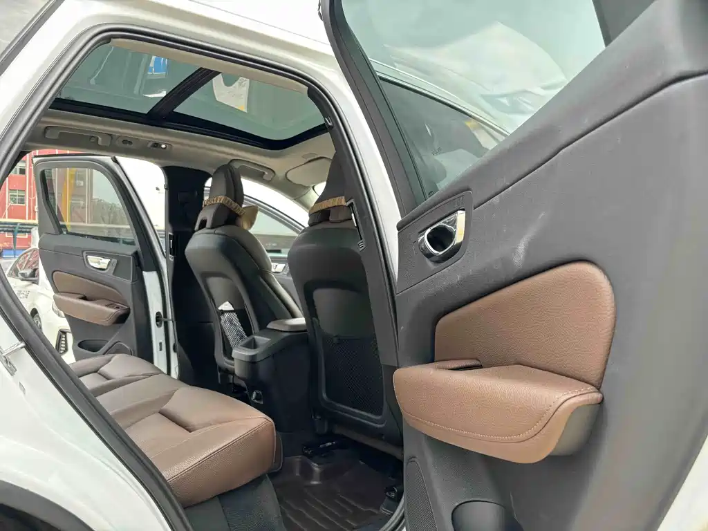 Volvo XC60 2019 — фото 15