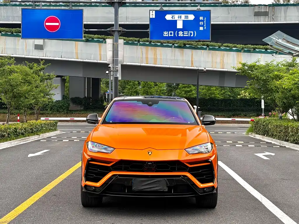 Lamborghini Urus 2022 — фото 1