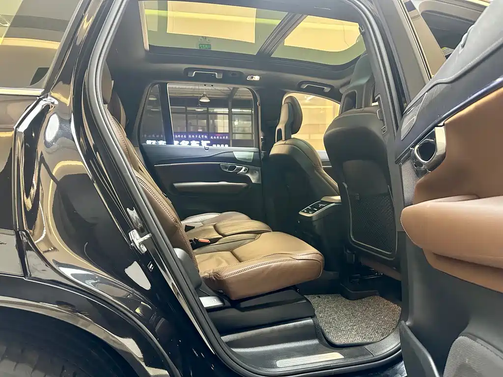 Volvo XC90 2021 — фото 21