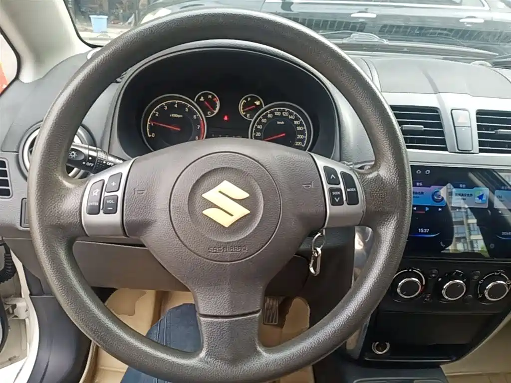 Suzuki SX4 2014 — фото 11