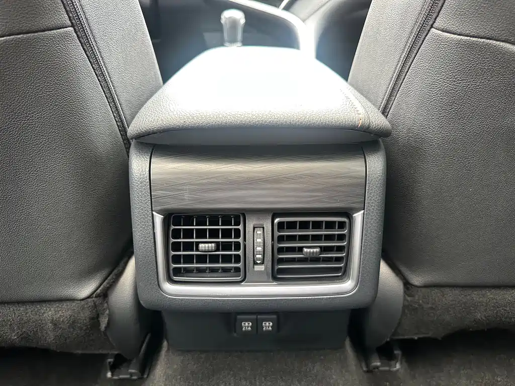 Toyota Camry 2022 — фото 17