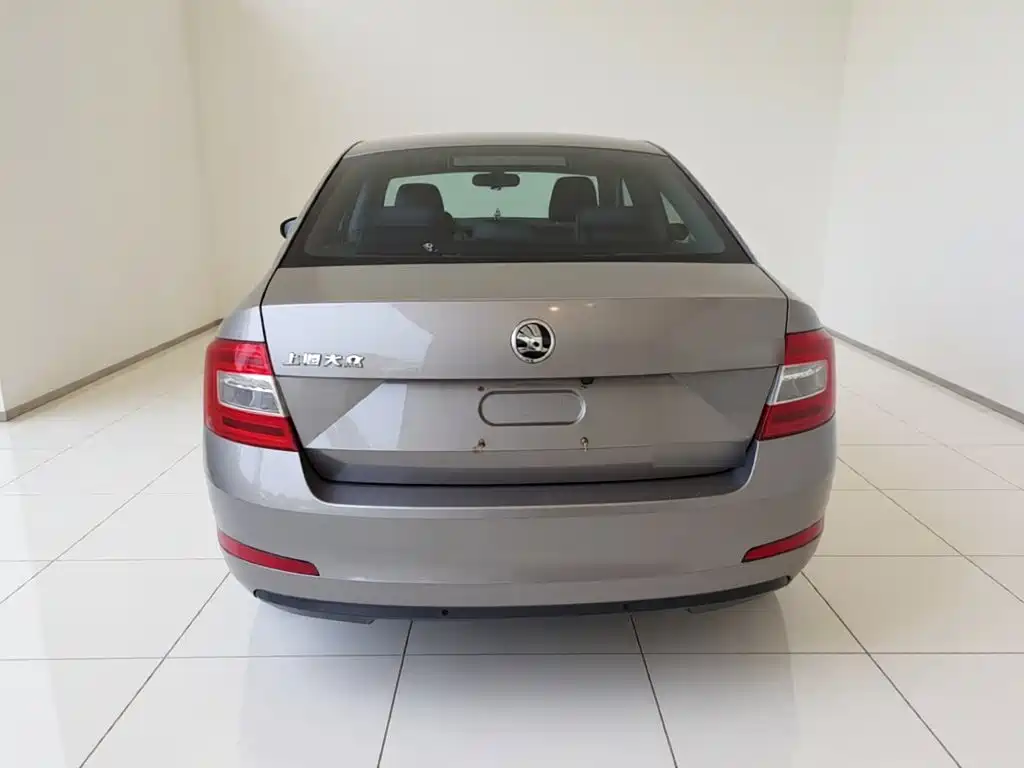 Skoda Octavia 2015 — фото 10