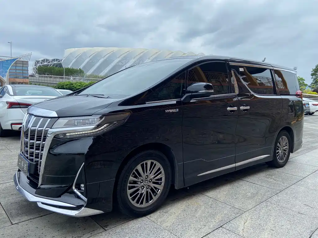 Toyota Alphard 2022 — фото 1