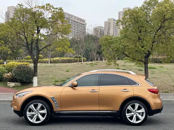 Infiniti QX70 2013
