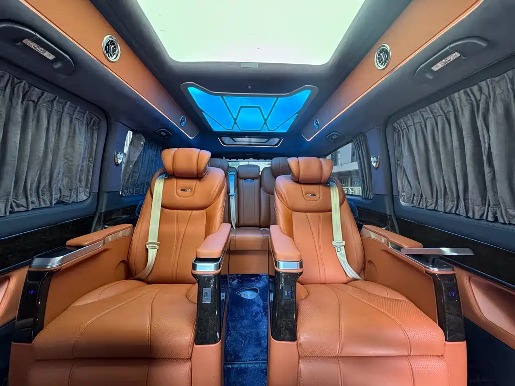 Mercedes-Benz V-Class 2023 — фото 14
