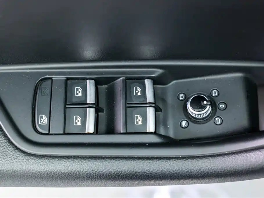 Audi A4L 2021 — фото 14