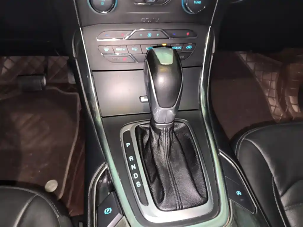 Ford Edge 2018 — фото 14