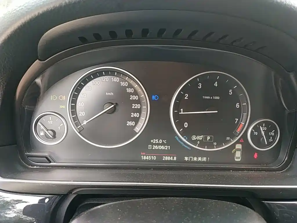 BMW 5 Series 2015 — фото 12