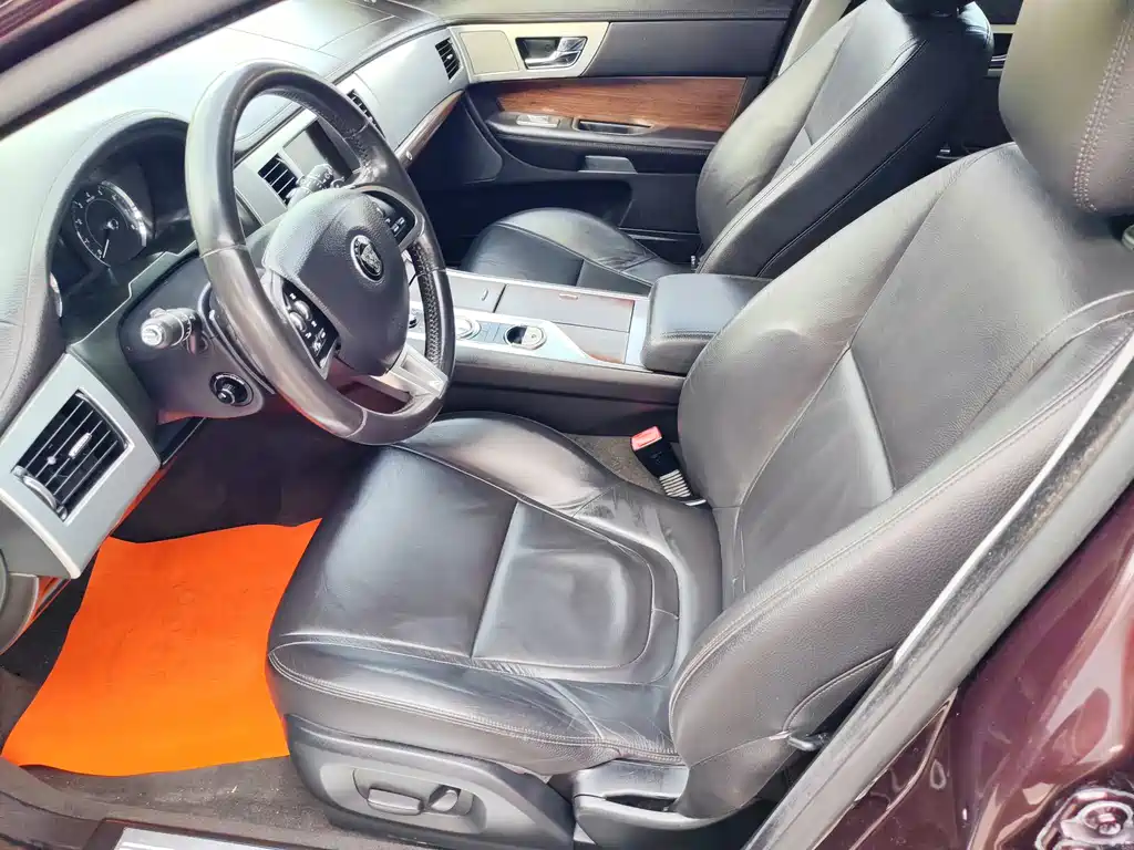 Jaguar XF 2015 — фото 14