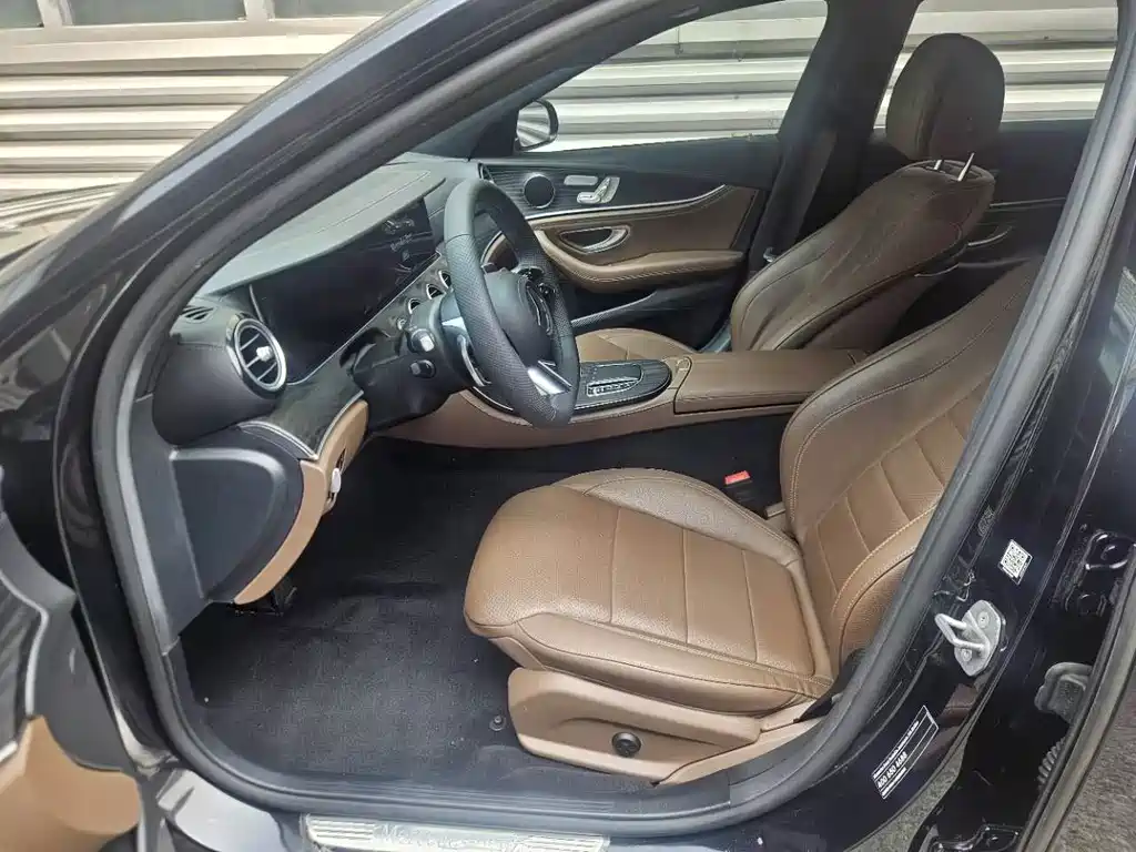 Mercedes-Benz E-Class 2023 — фото 12