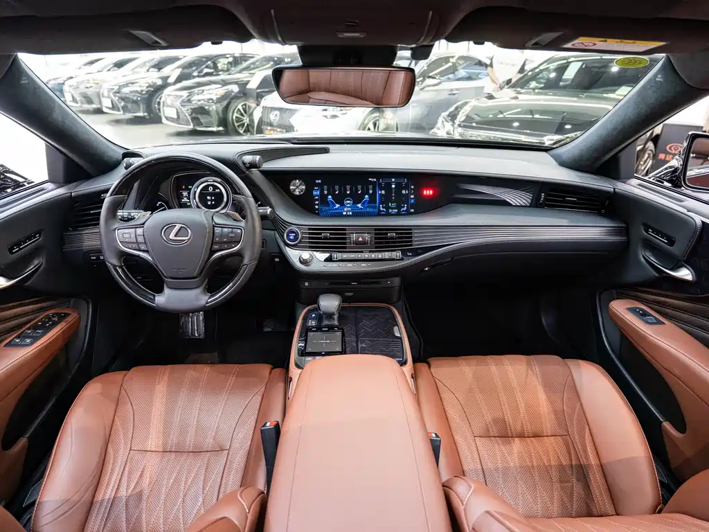 Lexus LS 2019 — фото 13