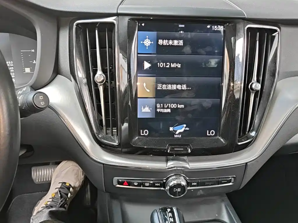 Volvo XC60 2018 — фото 20